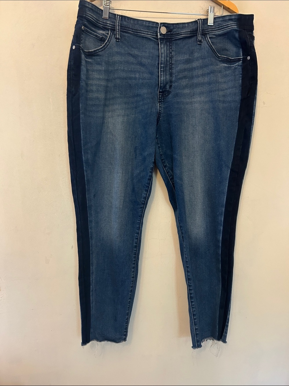 Evri two toned raw hem ankle jeans Size 22W EUC